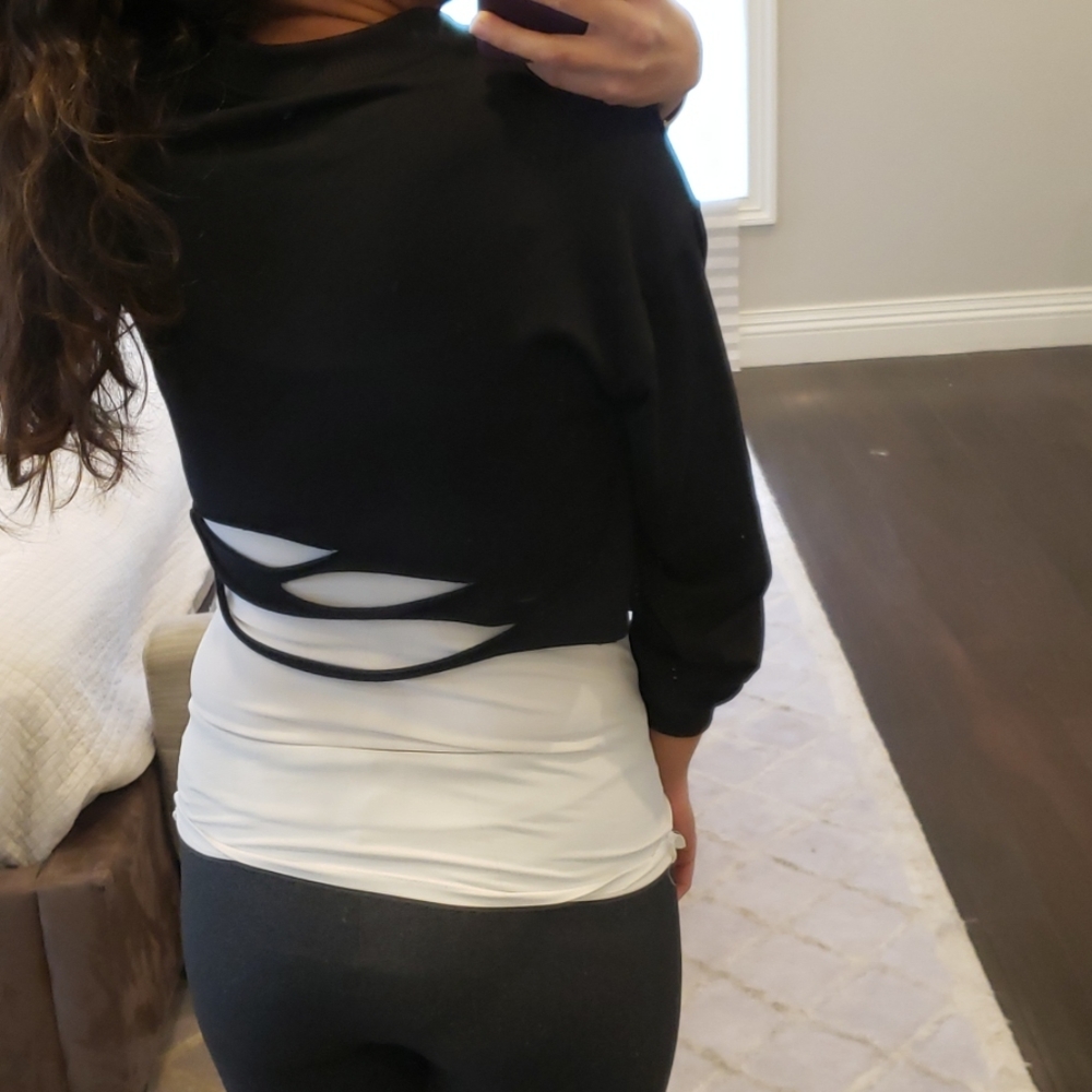 WOMEN'S BLACK CROP TOP SWEATSHIRT - Picture 3 of 4